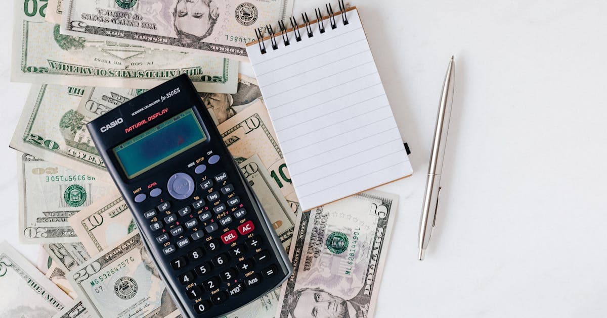 Side-by-side comparison of Shopify Payments rates versus third-party processor costs including Shopify's transaction fee penalty